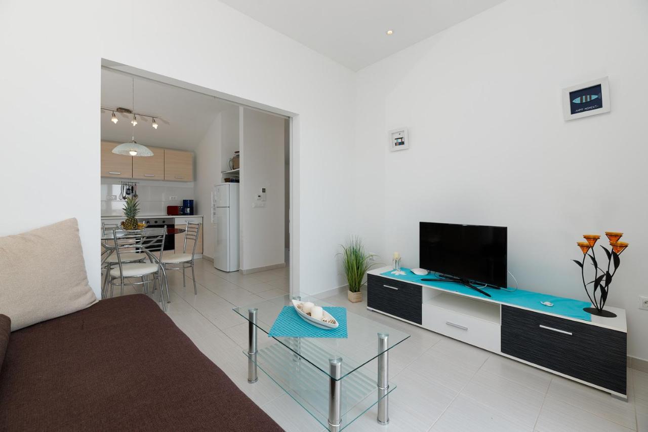 Malo Ferienvilla Privlaka, Pool, Boje, Wi-Fi, Wallbox Privlaka  Extérieur photo