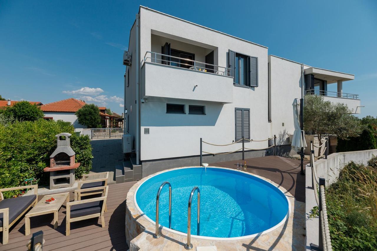 Malo Ferienvilla Privlaka, Pool, Boje, Wi-Fi, Wallbox Privlaka  Extérieur photo