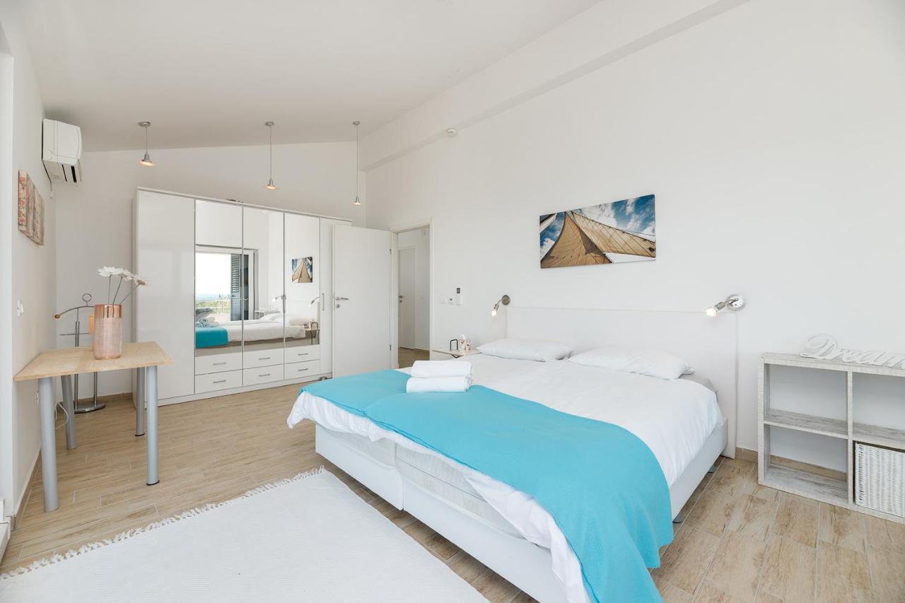 Malo Ferienvilla Privlaka, Pool, Boje, Wi-Fi, Wallbox Privlaka  Extérieur photo